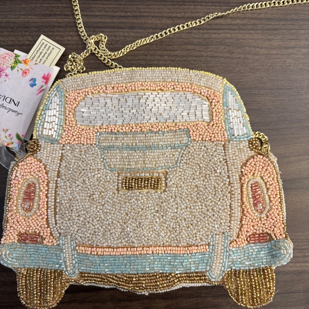 VIRAL Beaded Bridal Bag w/ gold chain & “Just Married”  Handcrafted in India NWT - Picture 5 of 8